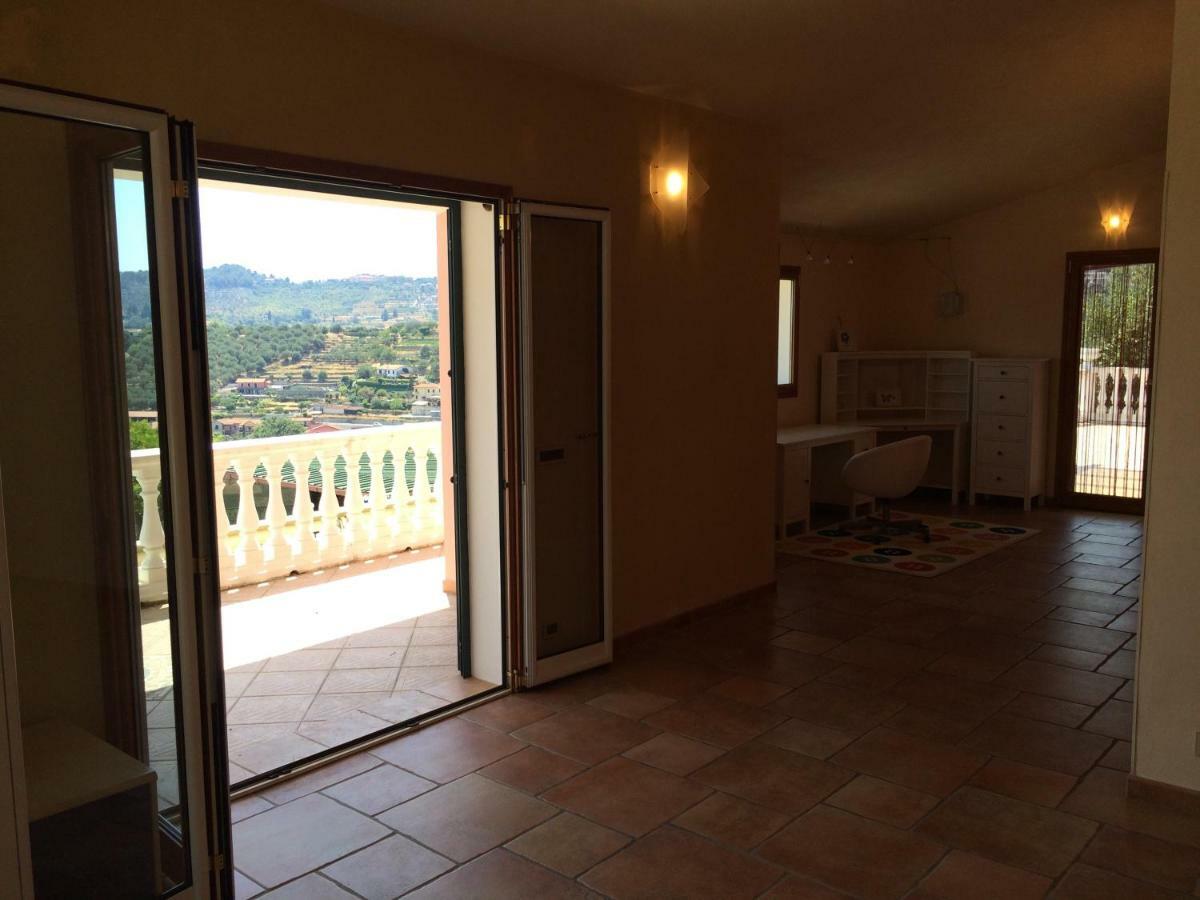 Villa Con Piscina A Imperia, Italy Ngoại thất bức ảnh
